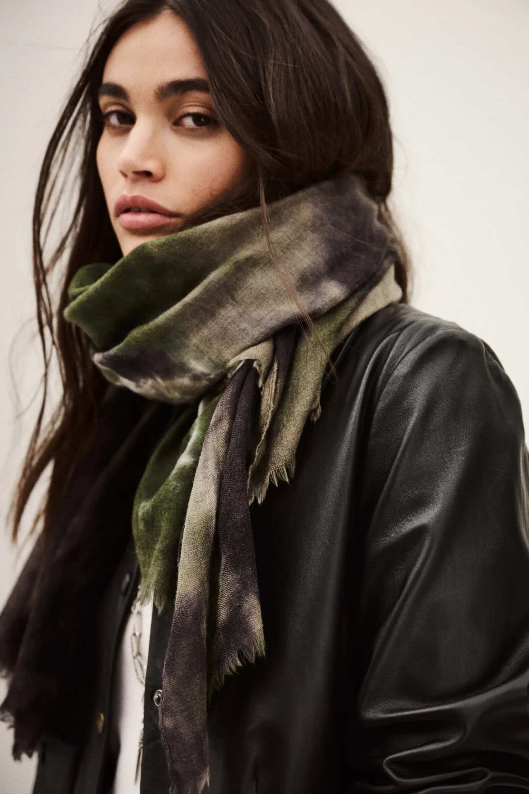 Ba&Sh SOFIA pañuelo de lana y seda € 165 € 115,50 VERDE Online